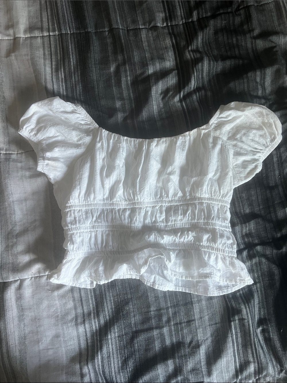 art class White Puff-Sleeve Smocked Crop Top